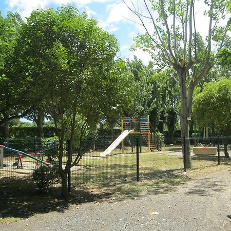 Camping Le Rebau Montblanc Esterno foto