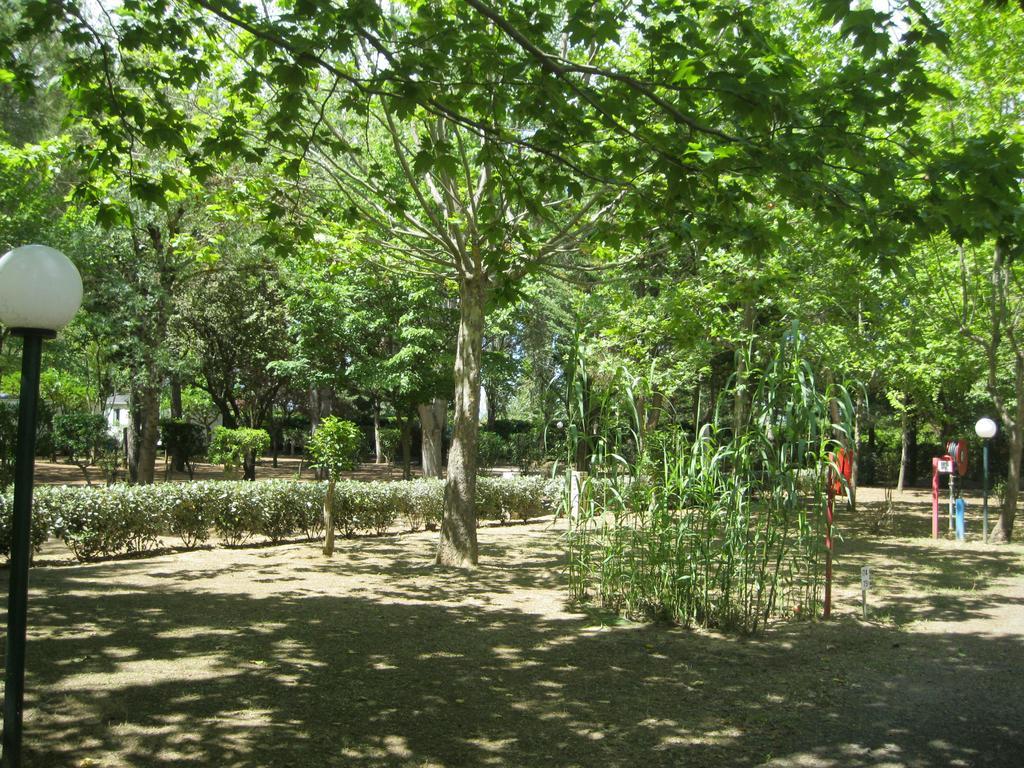 Camping Le Rebau Montblanc Esterno foto