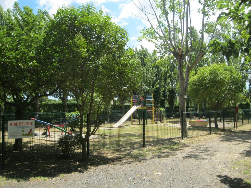 Camping Le Rebau Montblanc Esterno foto