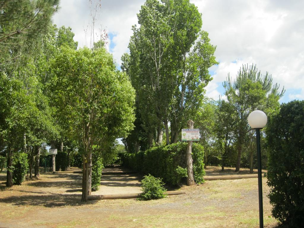 Camping Le Rebau Montblanc Esterno foto
