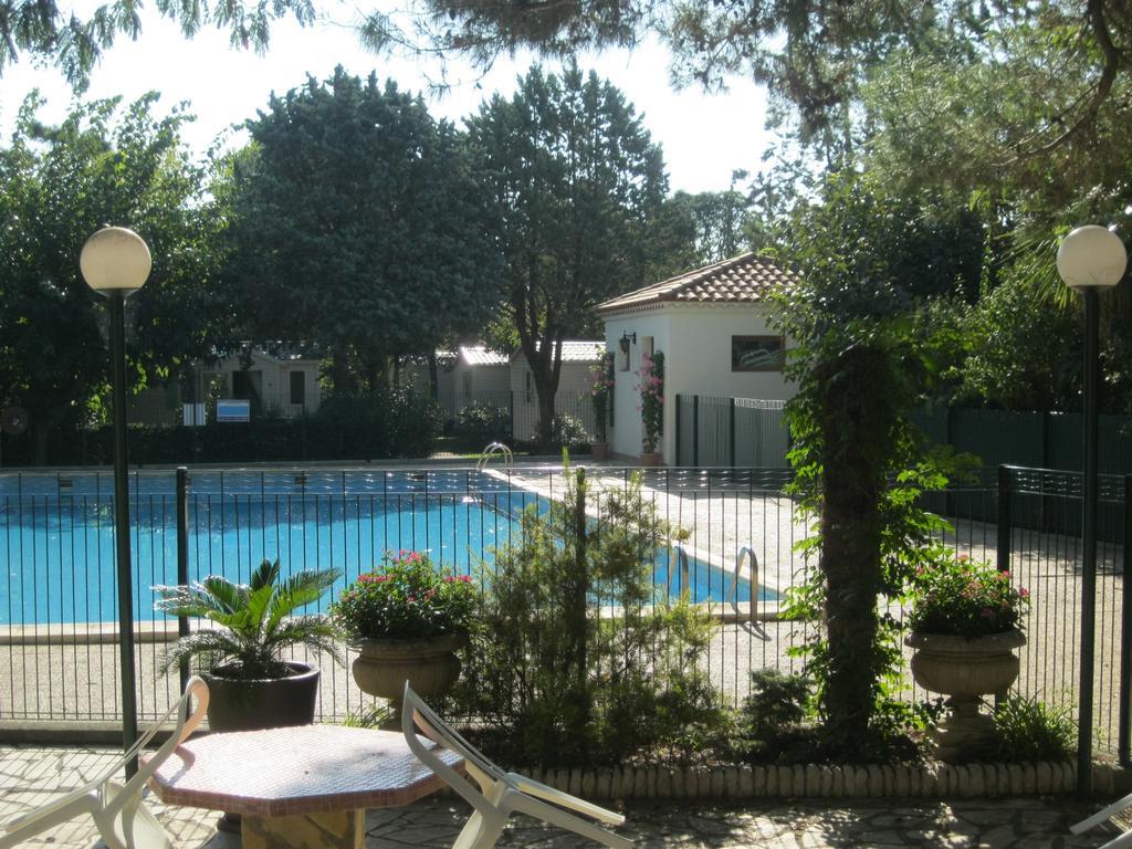 Camping Le Rebau Montblanc Esterno foto