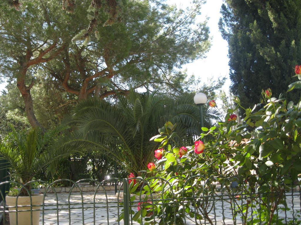 Camping Le Rebau Montblanc Esterno foto